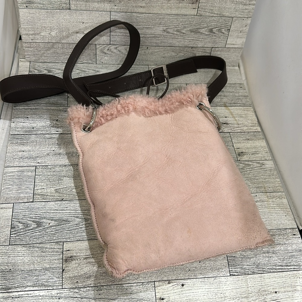 UGG AUSTRALIA PINK SHEARLING POCKET MESSENGER SLIMPACK CROSSBODY BAG - Picture 5 of 7